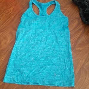 Athletic fitted tank